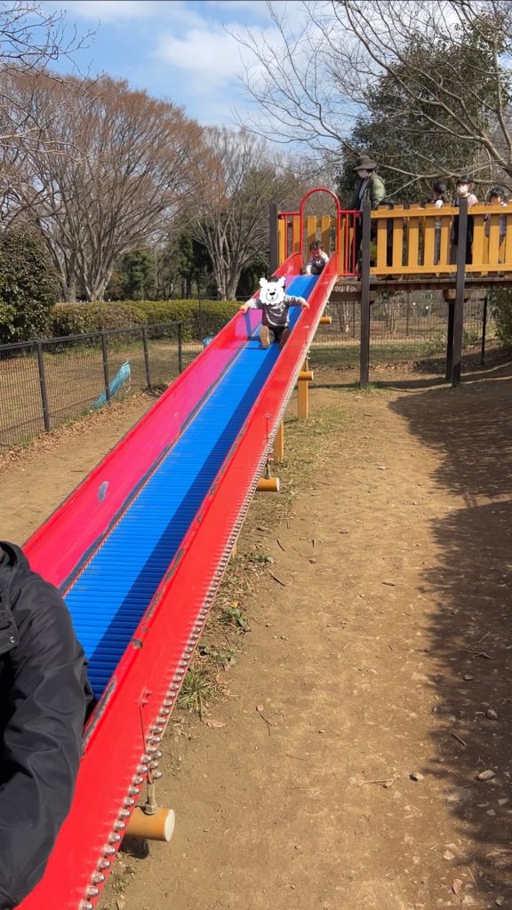 3歳児　小金井公園　滑り台